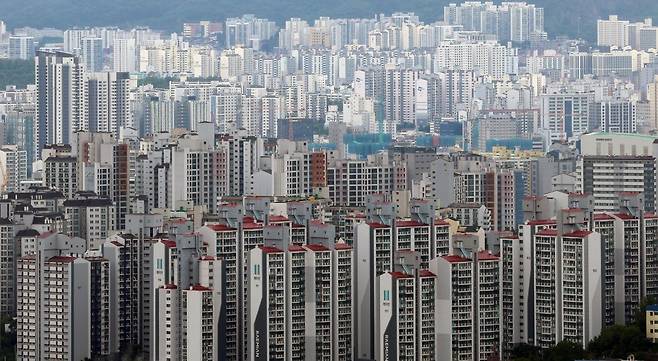 서울 남산에서 바라본 아파트 모습. 2025.7.15. 뉴스1