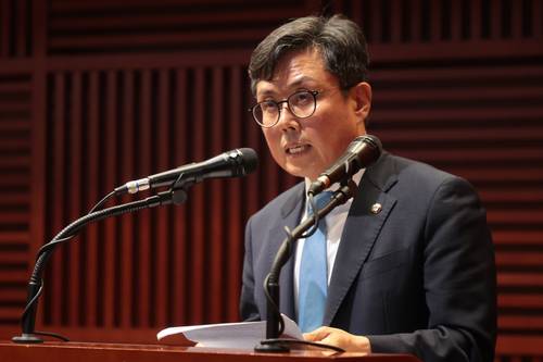 안도걸 더불어민주당 의원이 지난 23일 서울 여의도 금투센터에서 열린 스테이블코인의 제도권 편입을 위한 정책토론회에서 인사말을 하고 있다. (사진=연합뉴스)
