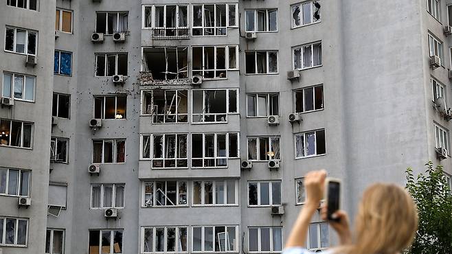 러시아군 드론 공격받은 우크라이나 수도 키이우의 아파트 건물 [연합뉴스/EPA 제공]