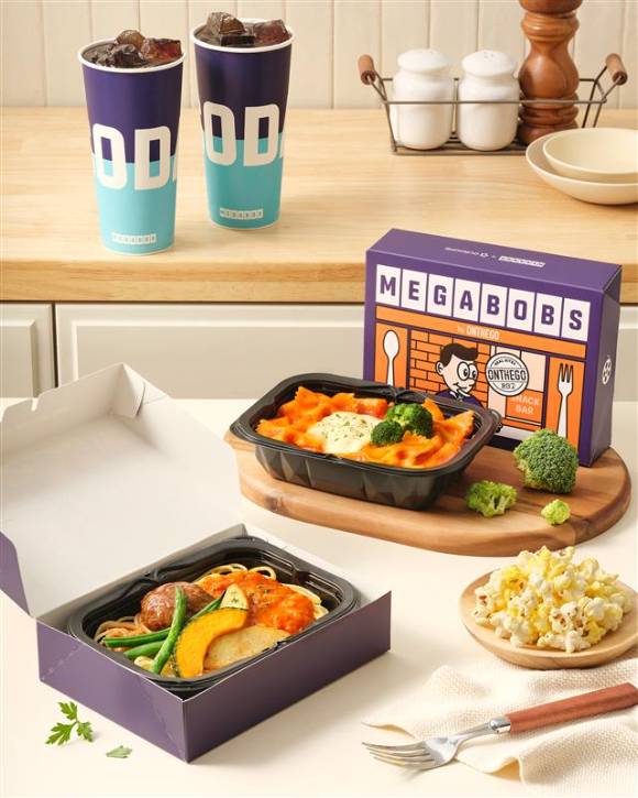 아워홈이 매가박스와 함께 영화관 전용 간편식 브랜드 '메가밥스'를 론칭했다. [사진=메가박스]