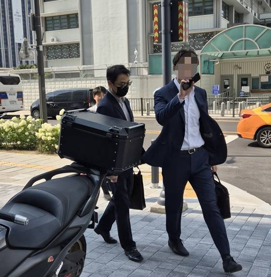 김건희 여사의 오빠 김진우씨가 28일 서울 광화문에 위치한 김건희 특검팀 사무실에 출석했다. 양수민 기자