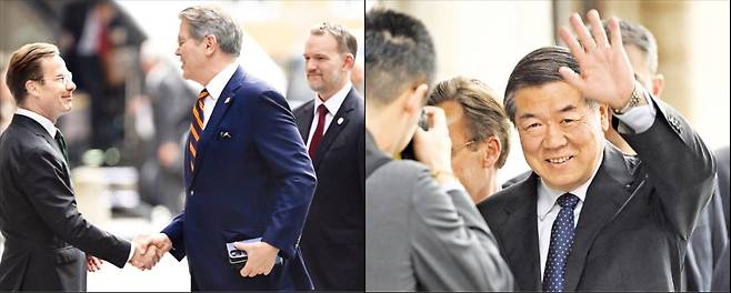 <中 허리펑·美 베선트 스웨덴 집결> 28일 미·중 무역협상 대표가 3차 고위급 회담이 열리는 스웨덴 스톡홀름에 잇달아 도착했다. 허리펑 중국 부총리가 스웨덴 정부청사 밖에서 손을 흔들며 인사하고 있다(왼쪽 사진). 스콧 베선트 미국 재무장관(오른쪽 사진 가운데)은 울프 크리스테르손 스웨덴 총리를 만나 악수했다.  로이터연합뉴스