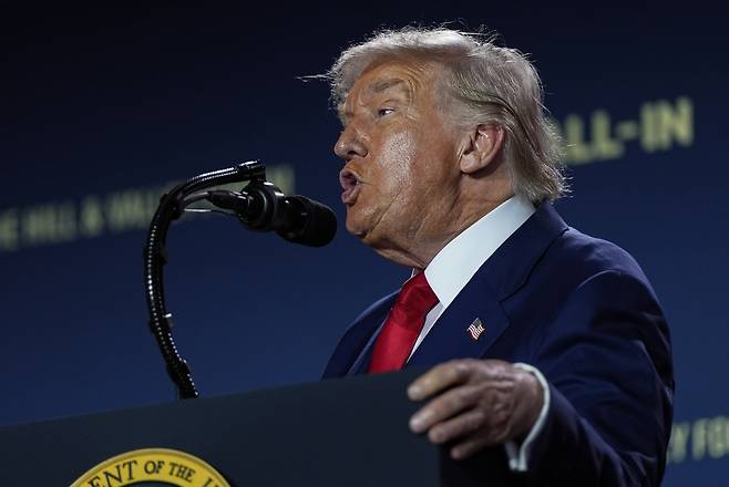 도널드 트럼프 미국 대통령이 워싱턴DC에서 열린 인공지능(AI) 서빗 행사에서 연설하고 있다. AP연합뉴스