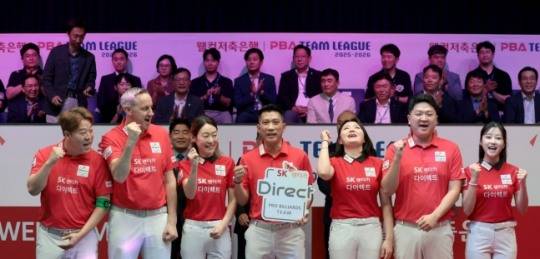 승리하고 환호하는 SK렌터카 선수단 / 사진=PBA 제공. 연합뉴스