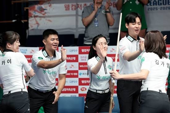 하나카드가 27일 PBA팀리그 1라운드 6일차 경기에서 김가영의 마무리로 우리금융캐피탈을 꺾고 파죽의 4연승을 기록, 선두 SK렌터카를 승점 2차로 추격했다. (사진=PBA)