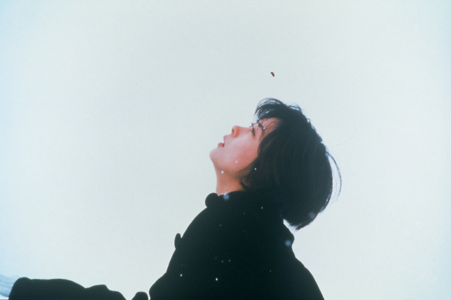 영화 ‘러브레터’(1999)의 한 장면. 지난 1월 메가박스가 단독 개봉작으로 선보인 뒤 누적 관객 11만명을 기록했다. 워터홀컴퍼니