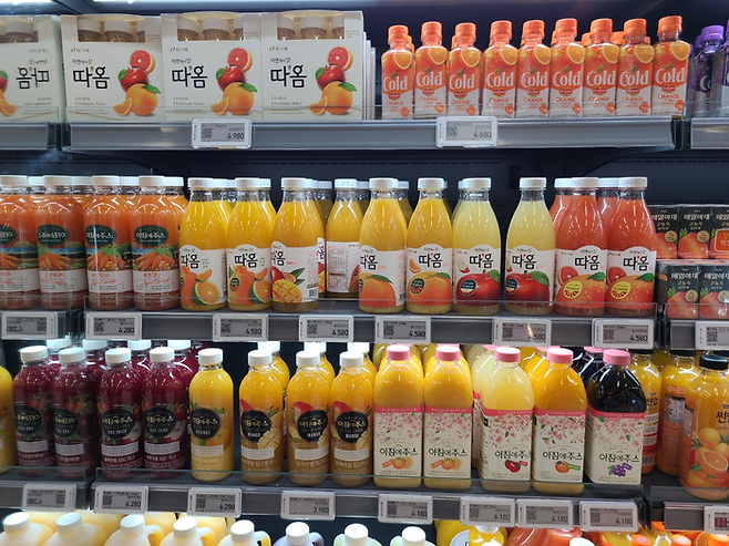 한 대형할인점에 진열된 ‘아침에주스’ 제품군. [사진 출처 = 매경DB]