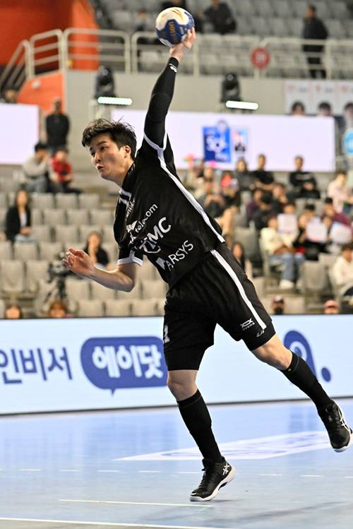 사진 7미터 드로 100% 성공률을 기록한 SK호크스 박지섭, 사진 제공=한국핸드볼연맹