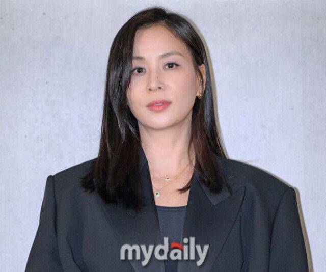 고소영이 별장 꾸미기에 나선 가운데 그의 피부 비결이 무심코 나와 화제다. / 마이데일리 DB