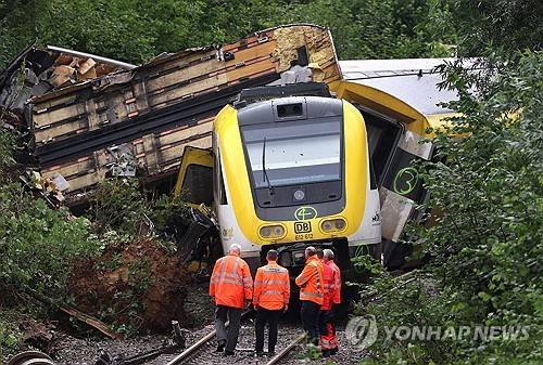 독일 열차 탈선 사고 [AFP 연합뉴스. 재판매 및 DB 금지]