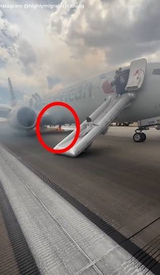 현지시간으로 26일 미국 덴버에서 마이애미로 향할 예정이던 항공편 탑승객들이 이륙 전 랜딩기어 고장으로 멈춰 선 비행기에서 탈출하고 있다. 탈출하는 탑승객 뒤로 바퀴 부분에서 치솟는 불길. 엑스 처