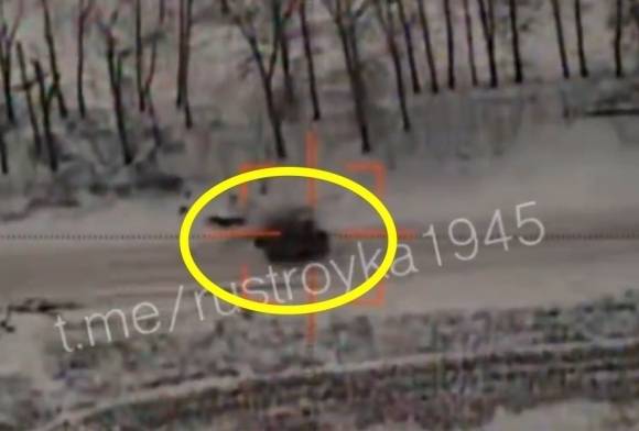 2025년 2월 러시아 쿠르스크 전선에서 포착된 북한산 대전차 무기 ‘불새-4’의 모습. 영상 캡처