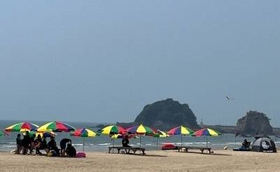태안 안면도 꽃지 해수욕장 전경(기사와 무관한 자료사진). 뉴스1