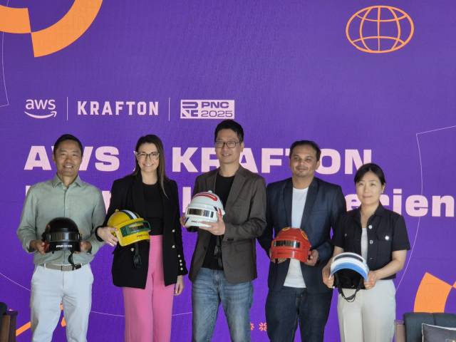 지용호(왼쪽부터) AWS 한국 마케팅 총괄, 니나 월시 AWS 미디어·엔터테인먼트·게임·스포츠(MEGS) 부문 산업 비즈니스 개발 글로벌 리더, 이민호 크래프톤 PUBG e스포츠 총괄, 야시 샤 AWS 생성형 AI 이노베이션 센터 데이터 사이언스 매니저, 서지혜 AWS 생성형 AI 이노베이션 센터 시니어 딥러닝 아키텍트이 포즈를 취하고 있다. 김성태 기자