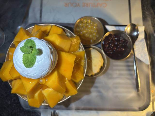 롯데호텔 서울 페닌슐라 라운지에서 판매하고 있는 애플망고 빙수 R사이즈. 가격은 11만 원이다. 독자 제공