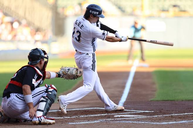 두산 이유찬(오른쪽). 사진제공|두산 베어스