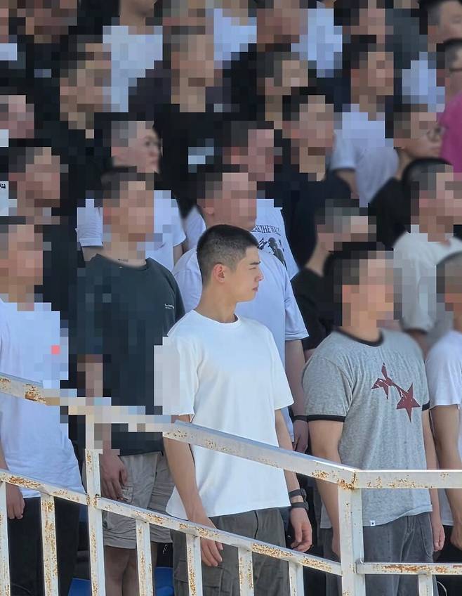 ▲ 차은우 입소 현장. 출처|윤산하 인스타그램