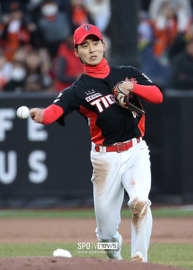 ▲ 사생활 논란을 자초하며 끝내 팬심을 회복하지 못하고 팀을 떠난 홍종표 ⓒ곽혜미 기자