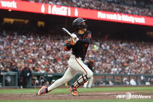 27일 메츠전 안타를 날리는 이정후. /AFPBBNews=뉴스1