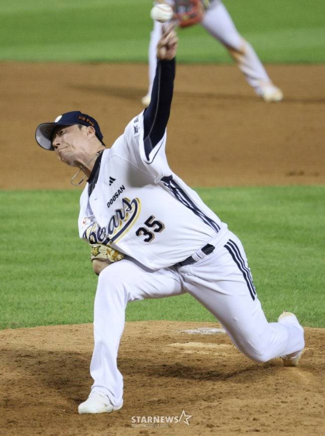 2025 신한 SOL Bank KBO리그 두산 베어스 대 LG 트윈스 경기가 27일 서울 잠실야구장에서 열렸다. 두산 고효준이 역투하고 있다. /사진=김진경 대기자