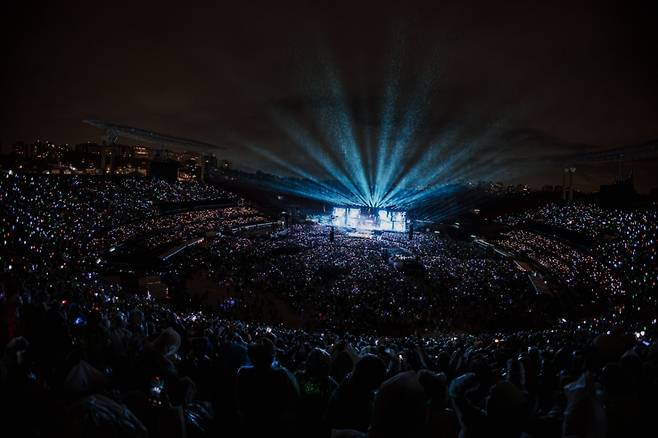 지구 7바퀴·27개 스타디움 2600% 성장..스트레이 키즈, 340일간의 '도미네이트' 특급 성과