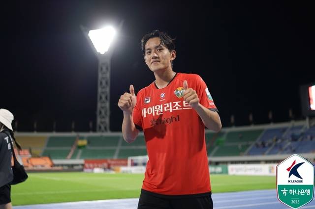 극장골 넣은 홍철. /사진=한국프로축구연맹 제공