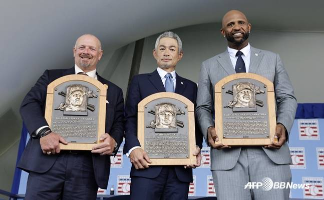빌리 와그너, 스즈키 이치로, CC 사바시아(왼쪽부터)가 28일(한국시간) 열린 명예의 전당 헌액식에 참석했다. /AFPBBNews=뉴스1
