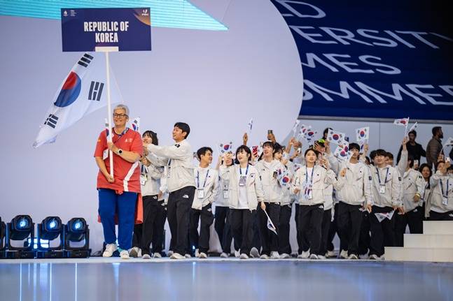 한국 선수단이 라인루르하계세계대학경기대회 개회식에서 입장하고 있다. /사진=대한체육회