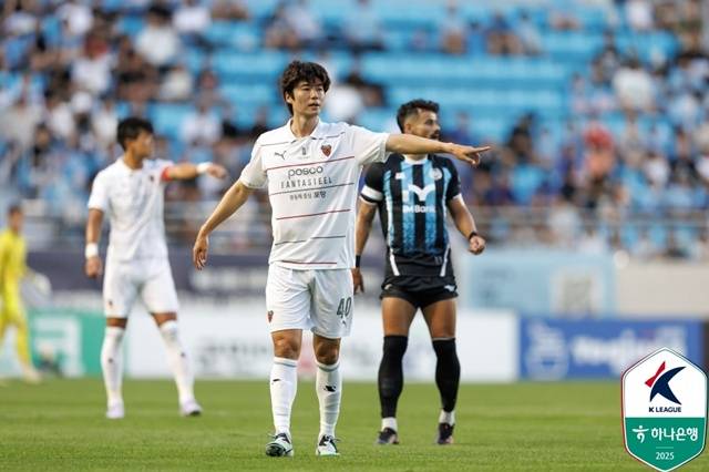 Ki Sung -yong (middle) focuses on Daegu FC. /Photo = Korean Professional Football Federation Provided