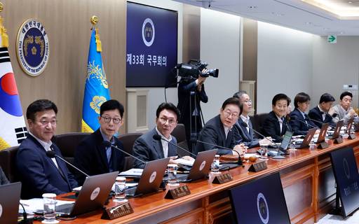 이재명 대통령이 29일 서울 용산 대통령실 청사에서 열린 국무회의를 시작하며 신임 국무위원 인사말을 듣는 시간을 갖고 있다. /연합뉴스 제공