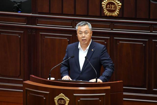 부산시의회 건설교통위원회 박진수(비례) 의원은 29일 제330회 임시회 5분 자유발언에서 학교 현장 체험학습 중 전세버스 사고가 반복되는 것을 비판하며 시교육청의 안일한 차량 안전관리 체계를 전면 개편을 촉구했다. 부산시의회 제공