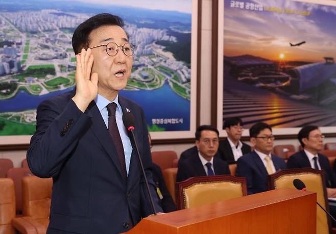 김윤덕 국토교통부 장관 후보자가 29일 오전 서울 여의도 국회 국토교통위원회에서 열린 인사청문회에 출석, 선서를 하고 있다. (사진=이데일리 노진환 기자)