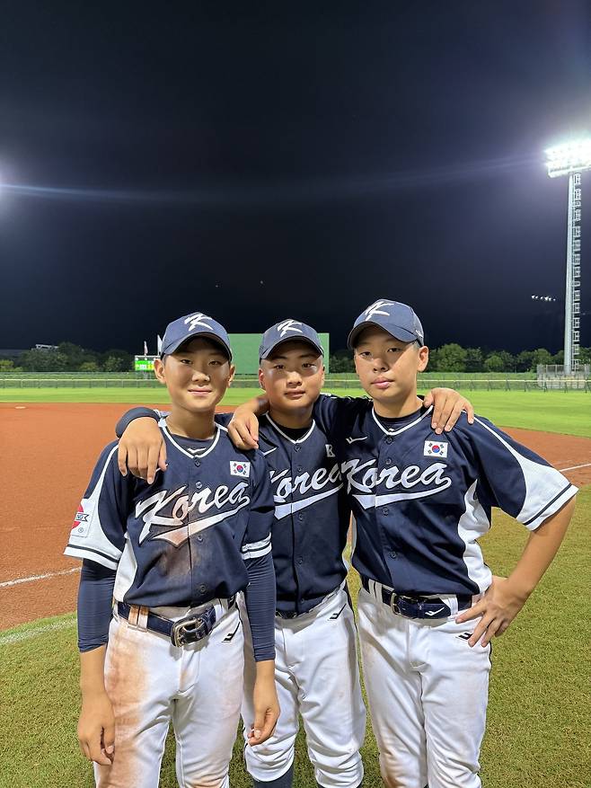 유소년 야구대표팀의 하정우(왼쪽부터), 이재승, 홍성현. (대한야구소프트볼협회 제공)