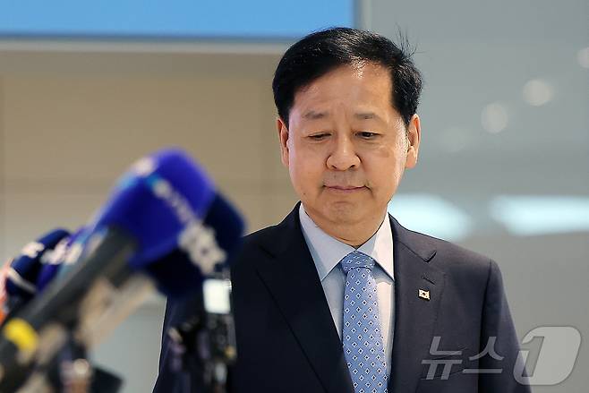 구윤철 경제부총리 겸 기획재정부 장관이 30일 오전 인천국제공항 제2터미널을 통해 미국으로 출국하고 있다. 2025.7.29/뉴스1 ⓒ News1 김진환 기자