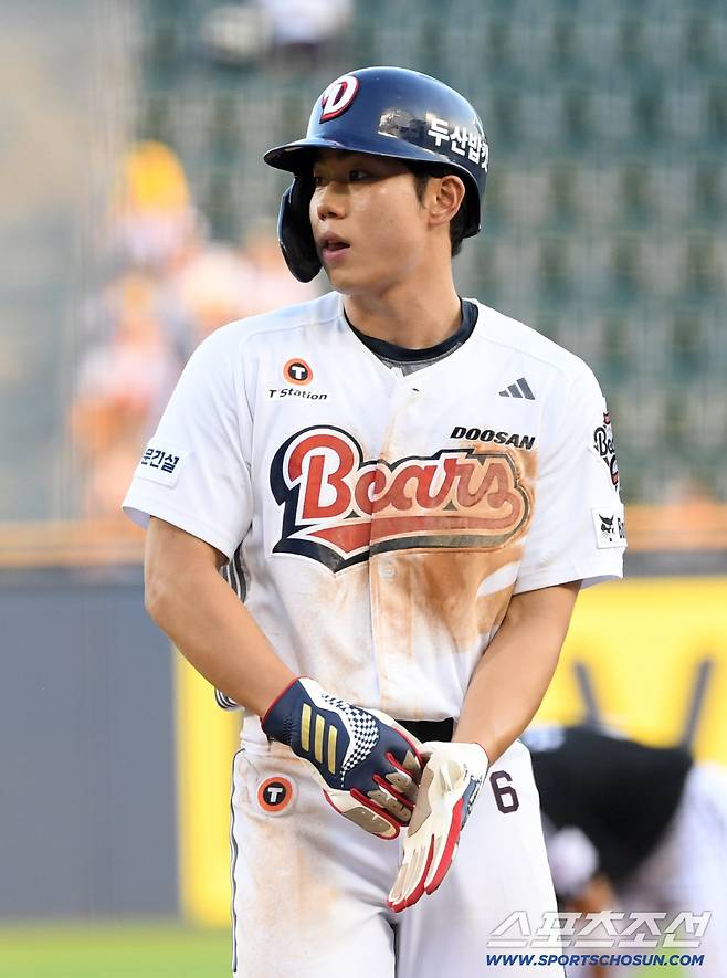 25일 잠실구장에서 열린 두산 베어스와 LG 트윈스의 경기. 두산 오명진이 안타를 날린 뒤 숨을 고르고 있다. 잠실=박재만 기자 pjm@sportschosun.com/2025.07.25/