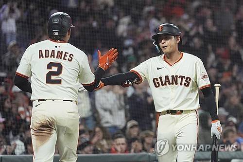 이정후(오른쪽). ⓒ연합뉴스 AFP