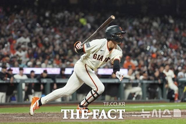 이정후의 타격에서 전반기와 가장 달라진 점은 의식적으로 밀어치는 타구를 만들어내는 것이다. 29일(한국시간) 피츠버그전에서 이정후는 9회말 몸쪽 패스트볼을 밀어쳐 좌전 안타로 연결했다. /뉴시스