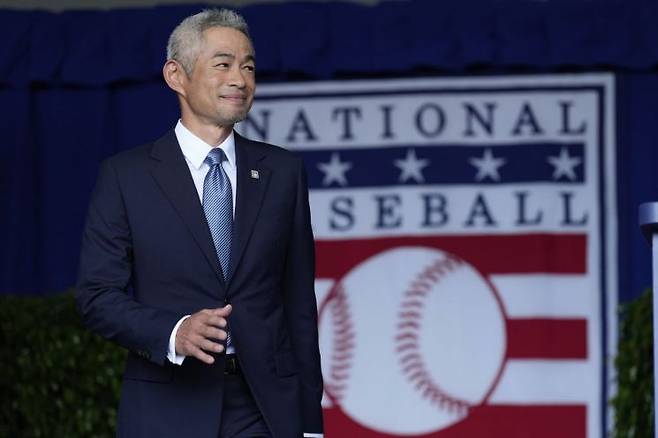 '타격 기계'란 별명을 가진 일본의 스즈키 이치로(52)가 아시아 선수 최초로 메이저리그(MLB) 명예의 전당에 헌액됐다. AP·연합뉴스