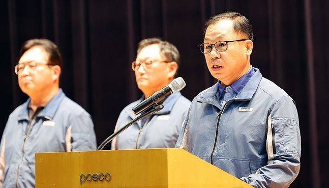 정희민 포스코이앤씨 사장이 29일 인천 송도 본사에서 연이은 현장 사망사고와 관련한 담화문을 발표하고 있다. ⓒ 연합뉴스