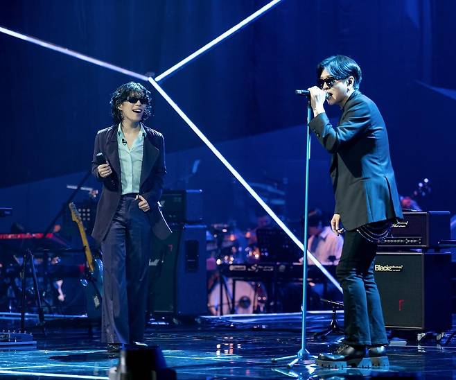 최근 엠넷 방송의 ‘라이브 와이어’에서 선보인 가수 이찬혁과 밴드 YB의 콜라보 무대. Mnet 제공