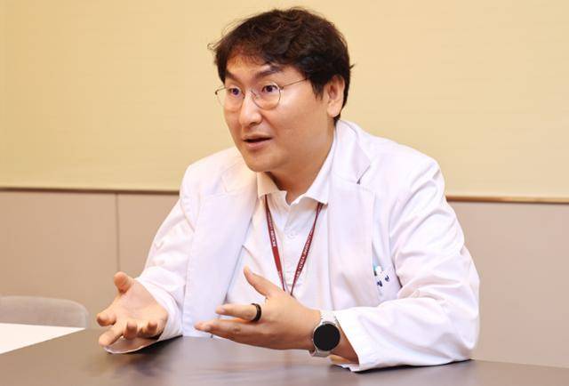 23일 서울 성북구 고려대 안암병원에서 조철현 정신건강의학과 교수가 불면증에 대해 설명하고 있다. 고려대 안암병원 제공