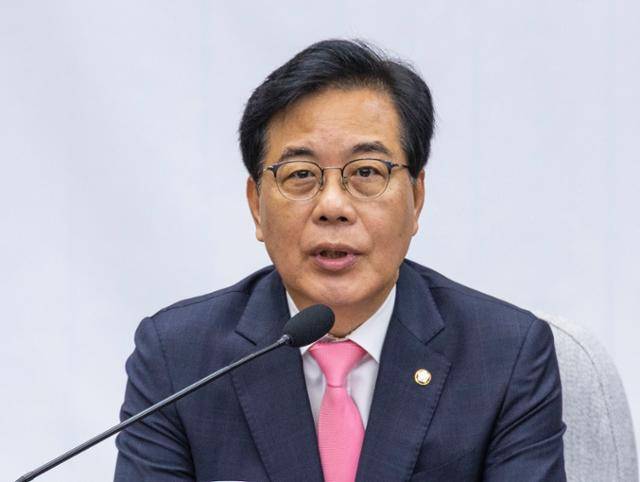 송언석 국민의힘 비상대책위원장 겸 원내대표가 29일 서울 여의도 국회에서 열린 원내대책회의에 참석해 발언하고 있다. 연합뉴스