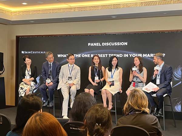 지난 11~13일 중국 상하이에서 개최된 ‘IMCAS 2025’​에서 각국의 미용의학 분야 전문가들이 강연 후 토론하고 있다​./사진=신소영 기자