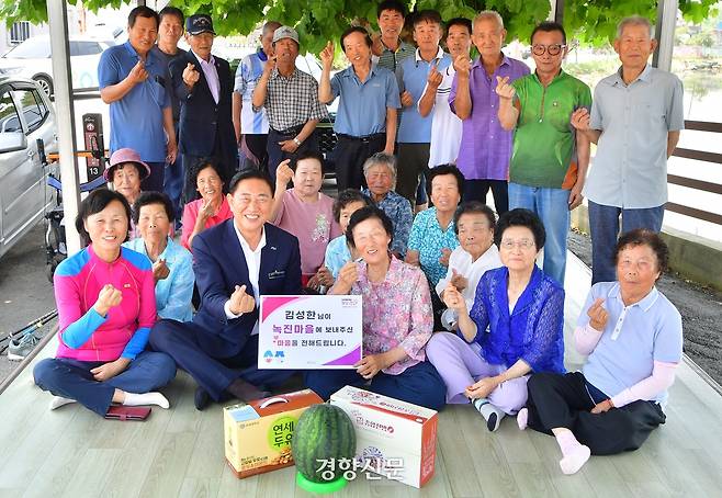 전남 장성군은 고향사랑기부금 답례품으로 고향 마을 경로당에 간식을 보낼 수 있도록 했다. 최근 장성 한 마을 경로당에 배달된 간식. 장성군 제공.
