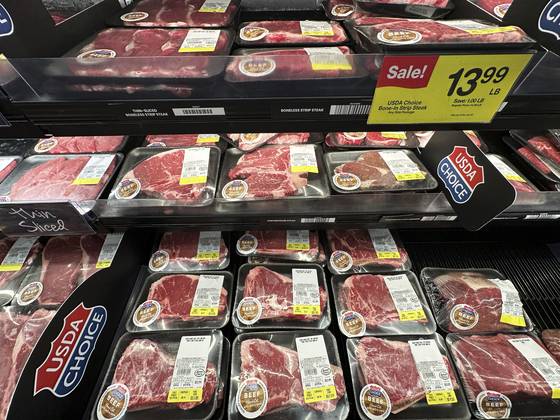 A price for beef is displayed on the edge of a shelf at a grocery store in Mount Prospect, Ill., July 17. [AP/YONHAP]