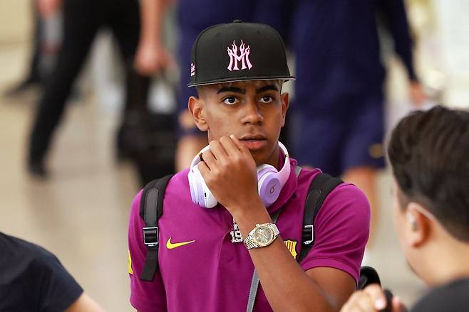 FC바르셀로나의 라민 야말이 29일 인천국제공항 제2여객터미널을 통해 입국하고 있다. 연합뉴스