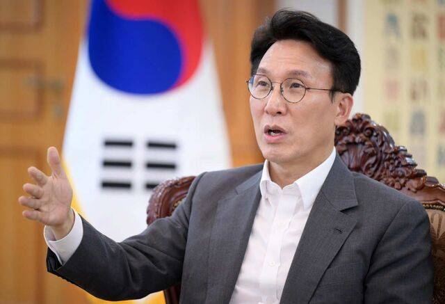 김민석 국무총리가 29일 정부서울청사에서 국민일보와 인터뷰하고 있다. 김 총리는 관세 협상과 관련해 “한·미 관계가 우호적으로 협력할 때 한국만 좋은 것이 아니라 미국도 더 크게 얻을 것이 많다”며 “‘윈윈’의 영역이 명확히 존재하는데 ‘윈-루즈(Win-lose)’로 갈 필요가 없다”고 말했다. 이한형 기자