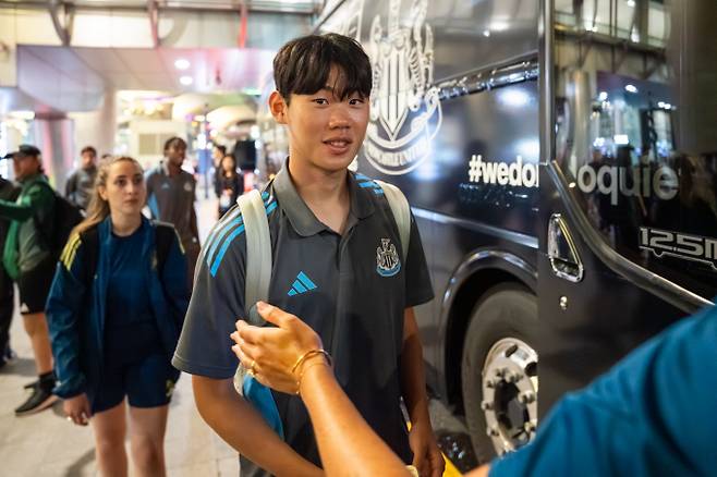 뉴캐슬 유나이티드 박승수가 내한 경기를 위해 귀국했다. 사진은 지난 28일 인천국제공항을 통해 입국한 뉴캐슬 선수단의 모습. /사진=쿠팡플레이 제공