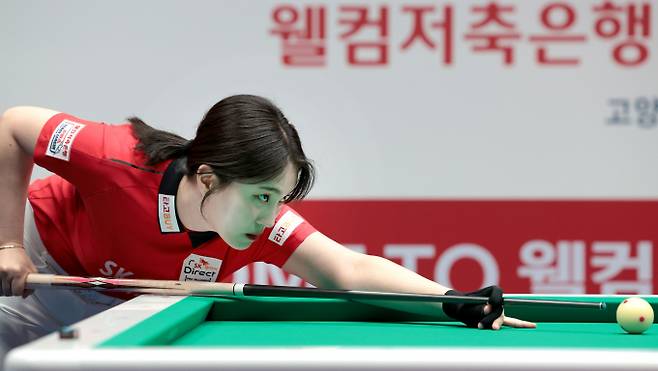 PBA 팀리그 1라운드 우승을 노리는 SK렌터카와 하나카드가 대회 8일 차에 맞대결을 펼친다. 사진은 SK렌터카에서 활약 중인 강지은의 모습. /사진=프로당구협회(PBA) 제공