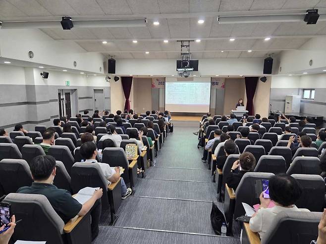 장기 요양기관 지정갱신제 설명회. [강남구 제공]